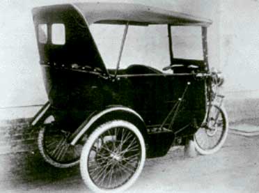 1919 : Di Osaka, Jitsuyo Jidosha Seizo Kaisha (Perusahaan Manufaktur Kendaraan Praktis) didirikan, manufaktur kendaraan roda tiga yang dirancang oleh insinyur Amerika William Gorham, seorang tokoh penting untuk masa depan Nissan Motor.